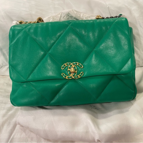 💚✨Stunning Chanel 19 Flap Bag✨💚 - Picture 5 of 6